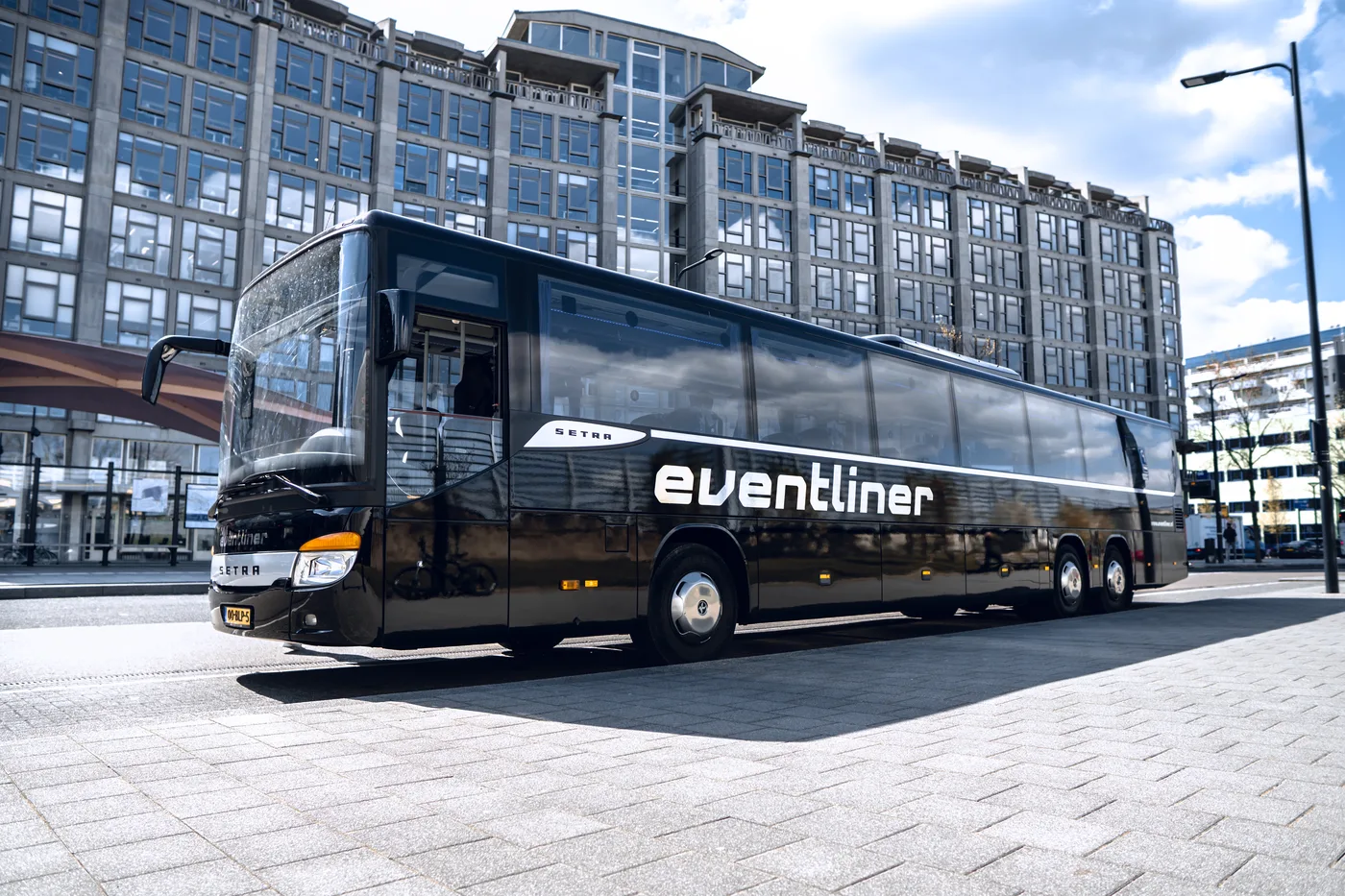 Luxe touringcar huren in Amsterdam